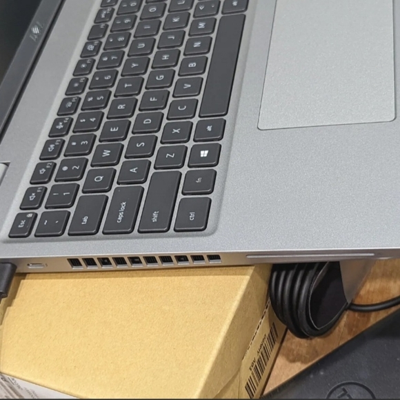 Laptop - Picture 7 of 9